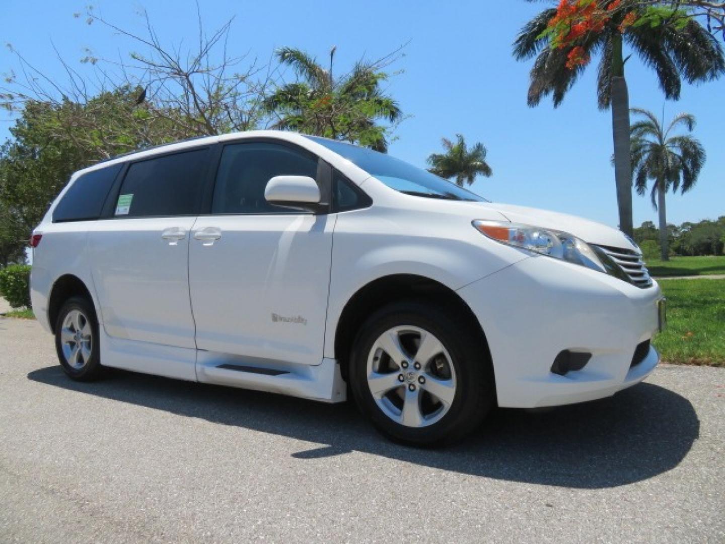 2016 White /Gray Toyota Sienna (5TDKK3DC8GS) , located at 4301 Oak Circle #19, Boca Raton, FL, 33431, (954) 561-2499, 26.388861, -80.084038 - You are looking at Gorgeous Low Mileage 2016 Toyota Sienna LE Braunability XT Handicap Van Wheelchair Van Conversion Van with 26K Original Miles, Power Side Entry Ramp with Kneeling Van Function, Passenger Side Quick Lock System (same as ez lock), Quick Release Front Seats, Floor with L Tracks, Leat - Photo#7